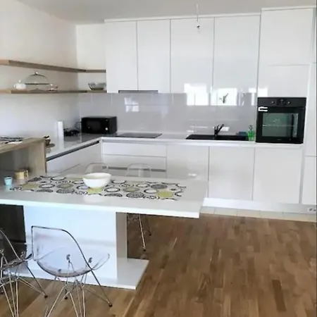 Apartamento White Gardenia St Split