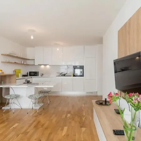 Apartamento White Gardenia St Split