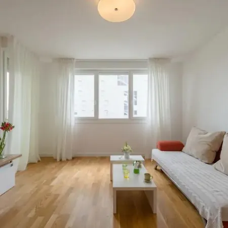 Apartamento White Gardenia St Split