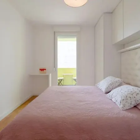 White Gardenia St Apartment