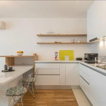 White Gardenia St Apartment Split