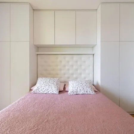 Apartment White Gardenia St Split