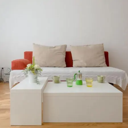 White Gardenia St Apartment Split